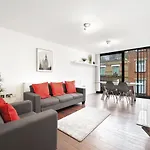 2 Bedroom Apartment Short Term Rental & Flexible Renting Shoreditch With Free Wifi & Balcony