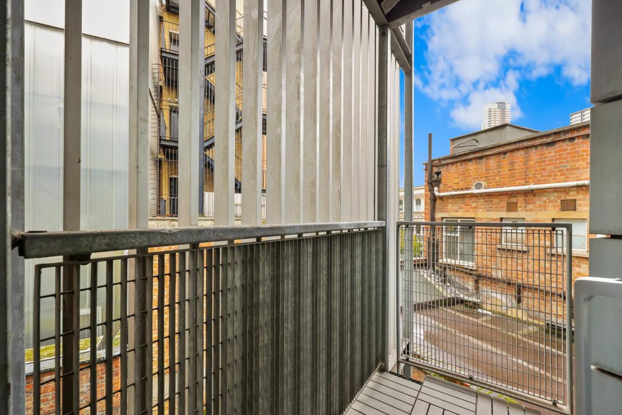 2 Bedroom Short Term & Flexible Renting Shoreditch With Free Wifi & Balcony Apartment London